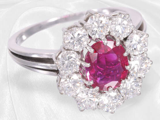 Ring: äußerst dekorativer und hochwertiger vintage Rubin/Brillant-Blütenring, ca. 4,35ct - Foto 3