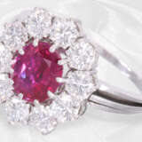 Ring: äußerst dekorativer und hochwertiger vintage Rubin/Brillant-Blütenring, ca. 4,35ct - фото 5