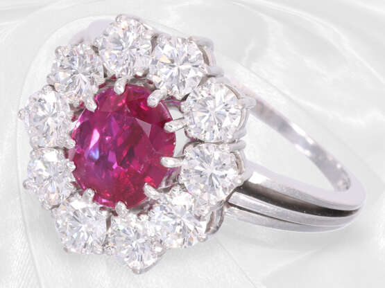 Ring: äußerst dekorativer und hochwertiger vintage Rubin/Brillant-Blütenring, ca. 4,35ct - photo 5