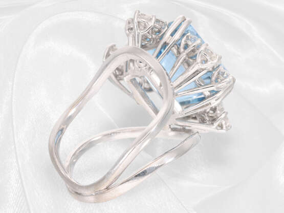 Ring: feiner Goldschmiedering mit sehr schönem Aquamarin und weißen Brillanten, Markenschmuck von H. Stern, Brasilien - фото 4