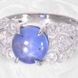 Ring: ausgesprochen schöner Platinring mit Sternsaphir und reichem Diamantbesatz, neuwertig - photo 1