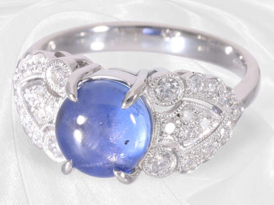 Ring: ausgesprochen schöner Platinring mit Sternsaphir und reichem Diamantbesatz, neuwertig - photo 2