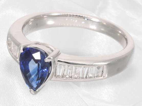 Ring: hochwertiger Platinring mit feinem Saphir und Baguette-Diamanten, neuwertig - Foto 2