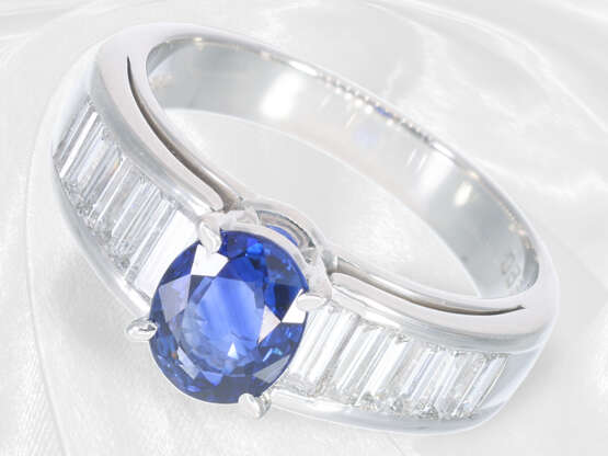 Ring: feiner Platinring mit intensiv blauem Saphir und 0,83ct Diamanten, neuwertig - Foto 1