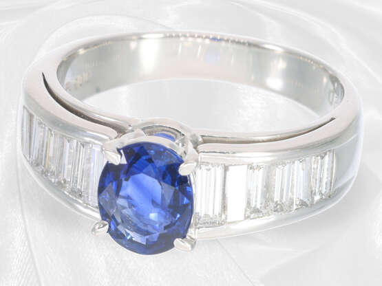 Ring: feiner Platinring mit intensiv blauem Saphir und 0,83ct Diamanten, neuwertig - Foto 2