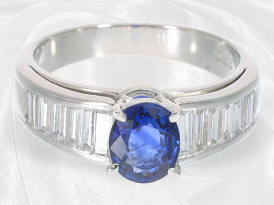 Ring: feiner Platinring mit intensiv blauem Saphir und 0,83ct Diamanten, neuwertig - Foto 3