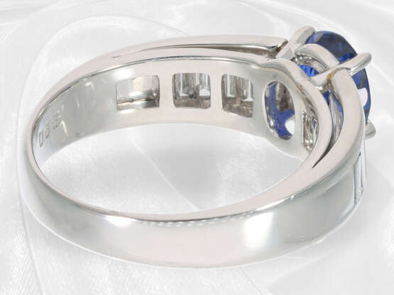 Ring: feiner Platinring mit intensiv blauem Saphir und 0,83ct Diamanten, neuwertig - Foto 5
