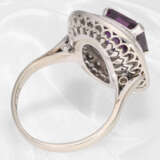Ring: wertvoller Diamant-Goldschmiedering mit seltenem intensiv violetten natürlichen Saphir, incl. Gutachten - photo 5