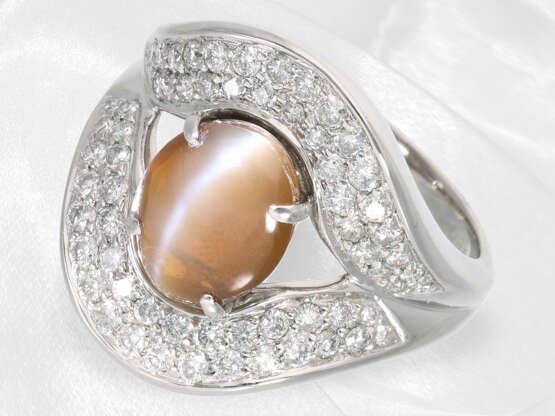 Ring: extravaganter Platinring mit großem Cat-Eye Chrysoberyll und feinsten Brillanten, neuwertig - фото 1