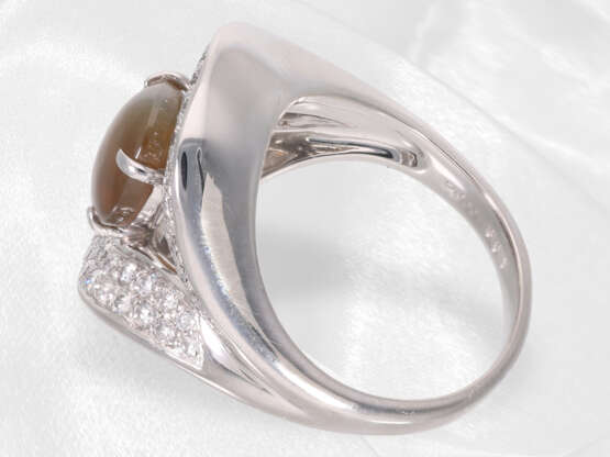 Ring: extravaganter Platinring mit großem Cat-Eye Chrysoberyll und feinsten Brillanten, neuwertig - photo 4