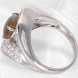 Ring: extravaganter Platinring mit großem Cat-Eye Chrysoberyll und feinsten Brillanten, neuwertig - Foto 4