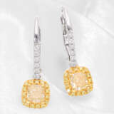 Ohrschmuck: sehr feine Bicolor-Ohrringe mit schönen fancy Diamanten und Brillanten, ca. 1,49ct - photo 1