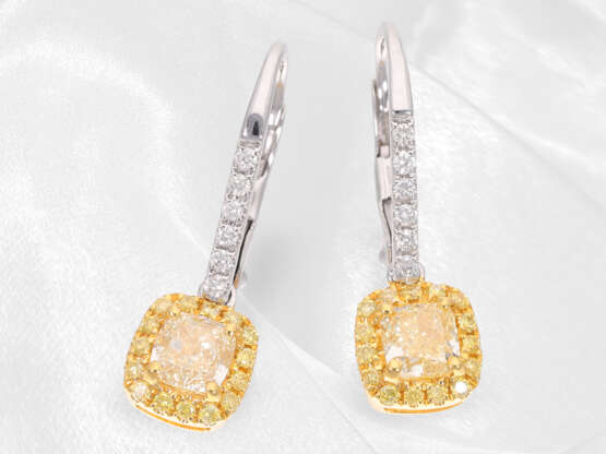 Ohrschmuck: sehr feine Bicolor-Ohrringe mit schönen fancy Diamanten und Brillanten, ca. 1,49ct - photo 2