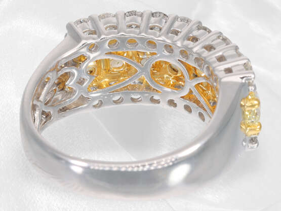 Ring: wertvoller Goldschmiedering mit gelben fancy Diamanten und weißen Brillanten, ca. 3,22ct - photo 4