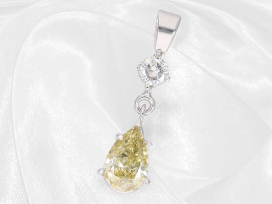 Anhänger: zierliche Goldschmiedearbeit mit Fancy-Tropfen-Diamant und Brillant, ca. 1,7ct - Foto 1