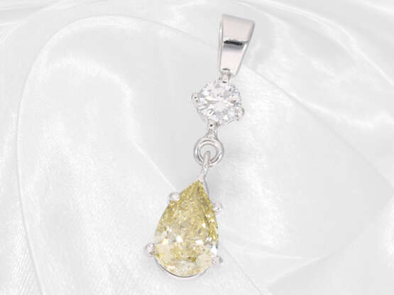 Anhänger: zierliche Goldschmiedearbeit mit Fancy-Tropfen-Diamant und Brillant, ca. 1,7ct - Foto 2