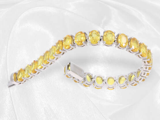 Armband: modernes Saphir-Goldschmiedearmband aus 18K Weißgold, ca. 37ct natürliche gelbe Saphire - photo 2