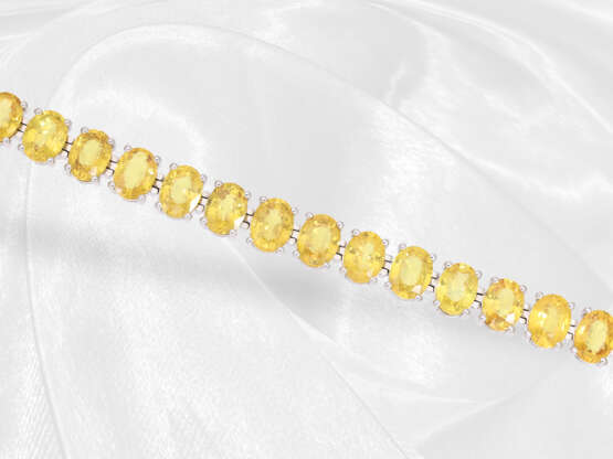 Armband: modernes Saphir-Goldschmiedearmband aus 18K Weißgold, ca. 37ct natürliche gelbe Saphire - photo 3