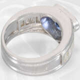 Ring: moderne und äußerst solide Goldschmiedearbeit mit einem Herz-Saphir von ca. 4ct und feinen Diamanten - фото 4