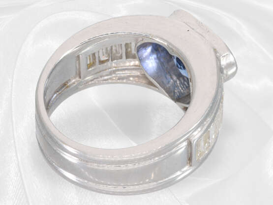 Ring: moderne und äußerst solide Goldschmiedearbeit mit einem Herz-Saphir von ca. 4ct und feinen Diamanten - Foto 4