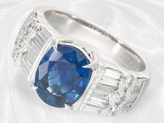 Ring: sehr teurer Platinring mit Ceylon-Saphir und feinen Diamanten, neuwertig - фото 1