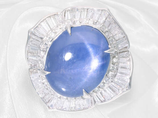 Ring: sehr wertvoller Platin "Ballerinaring" mit Sternsaphir und reichem Diamantbesatz - фото 3