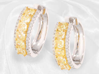 Ohrringe: elegante weißgoldene Creolen mit feinem Brillant-/Diamant-Besatz, insg. ca. 3,71ct