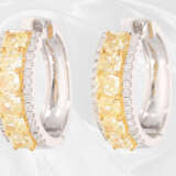 Ohrringe: elegante weißgoldene Creolen mit feinem Brillant-/Diamant-Besatz, insg. ca. 3,71ct - фото 3