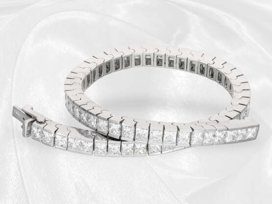 Armband: luxuriöses, attraktives Tennisarmband mit hochfeinen Diamanten von zusammen ca. 11,8ct, 18K - Foto 1