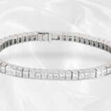 Armband: luxuriöses, attraktives Tennisarmband mit hochfeinen Diamanten von zusammen ca. 11,8ct, 18K - photo 2