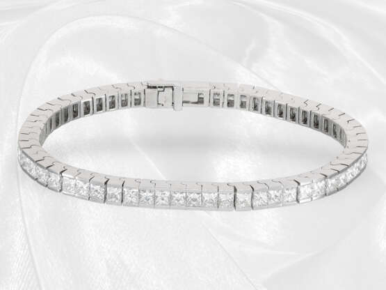 Armband: luxuriöses, attraktives Tennisarmband mit hochfeinen Diamanten von zusammen ca. 11,8ct, 18K - фото 2
