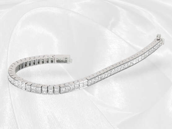 Armband: luxuriöses, attraktives Tennisarmband mit hochfeinen Diamanten von zusammen ca. 11,8ct, 18K - Foto 3