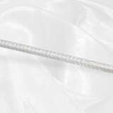 Armband: luxuriöses, attraktives Tennisarmband mit hochfeinen Diamanten von zusammen ca. 11,8ct, 18K - photo 4