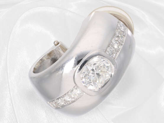 Ohrschmuck: sehr hochwertige Ohrringe mit großen Altschliff-Diamanten von zusammen ca. 2,8ct - photo 2