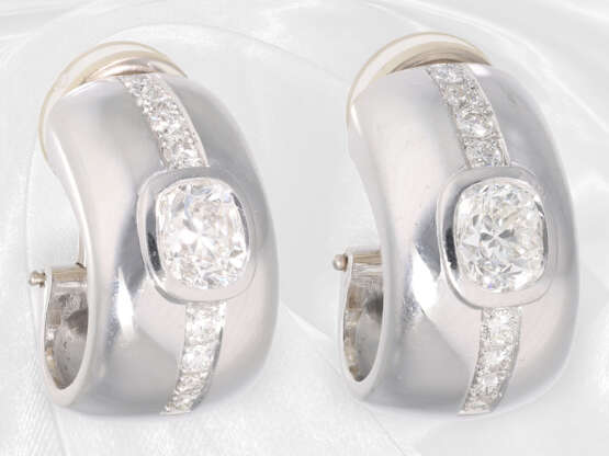 Ohrschmuck: sehr hochwertige Ohrringe mit großen Altschliff-Diamanten von zusammen ca. 2,8ct - фото 3