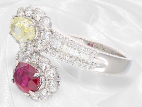 Ring: hochfeiner, außergewöhnlicher Platinring mit Rubin und Fancy-Brillant, 2 x 1,05ct - photo 1
