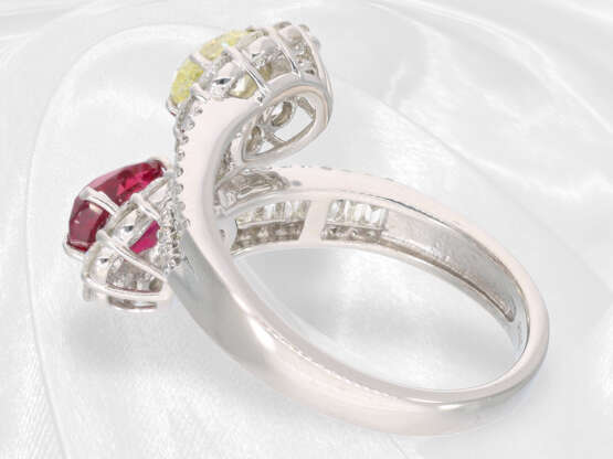 Ring: hochfeiner, außergewöhnlicher Platinring mit Rubin und Fancy-Brillant, 2 x 1,05ct - Foto 6