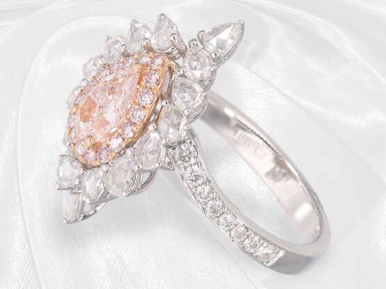 Ring: hochdekorativer Weißgoldring mit seltenem pinken Diamanten von ca. 0,81ct, incl. GIA-Report - фото 2