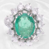 Ring: dekorativer, feiner Smaragd/Brillant-Goldschmiedering, Smaragd ca. 4,5ct, ca. 2,1ct Brillanten - Foto 3