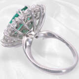 Ring: dekorativer, feiner Smaragd/Brillant-Goldschmiedering, Smaragd ca. 4,5ct, ca. 2,1ct Brillanten - Foto 4