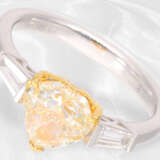 Ring: ungetragener, hochwertiger Goldschmiedering mit Diamant-Herz von exakt 2ct sowie Trapez-Diamanten - photo 1