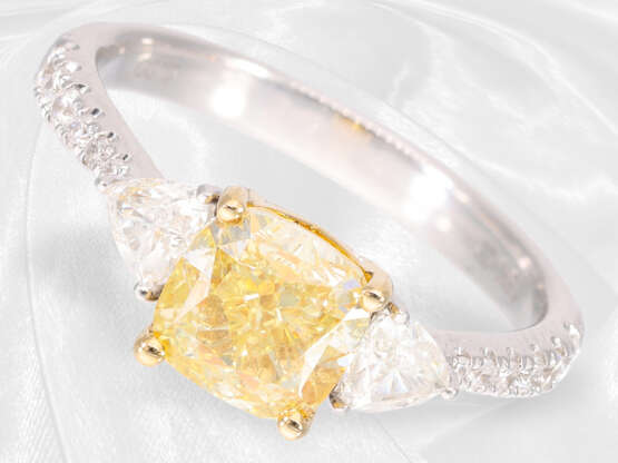 Ring: wertvoller neuwertiger Diamantring mit einem gelben Fancy Diamanten von 2ct und weißen Diamanten/Brillanten, mit GIA-Report - Foto 1