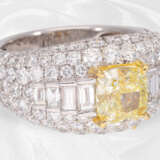 Ring: ungetragener, dekorativer und moderner Weißgoldring mit einem fancy Diamanten von 2ct, inklusive GIA-Report, insgesamt ca. 5,38ct - photo 3