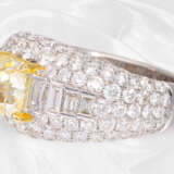 Ring: ungetragener, dekorativer und moderner Weißgoldring mit einem fancy Diamanten von 2ct, inklusive GIA-Report, insgesamt ca. 5,38ct - Foto 4