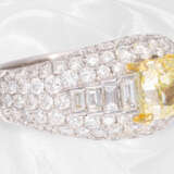 Ring: ungetragener, dekorativer und moderner Weißgoldring mit einem fancy Diamanten von 2ct, inklusive GIA-Report, insgesamt ca. 5,38ct - photo 5