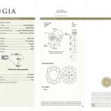 Ring: ungetragener, dekorativer und moderner Weißgoldring mit einem fancy Diamanten von 2ct, inklusive GIA-Report, insgesamt ca. 5,38ct - фото 7