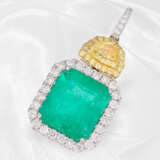 Kette/Collier: hochwertiges Brillant-Collier mit großem Smaragd von ca. 7,07ct, zudem ein Fancy Diamant von ca. 1,02ct - фото 3