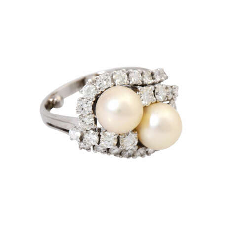 Ring mit 2 schönen Perlen umschlungen von 26 Brillanten - фото 1