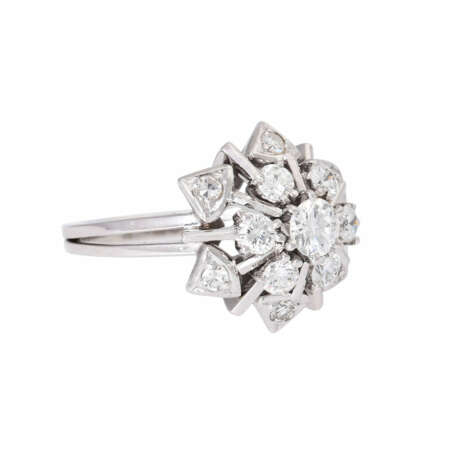 Ring mit Brillant ca. 0,65 ct, - фото 1