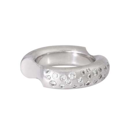 Ring mit 26 Brillanten zus. ca. 0,57 ct (graviert), - photo 1